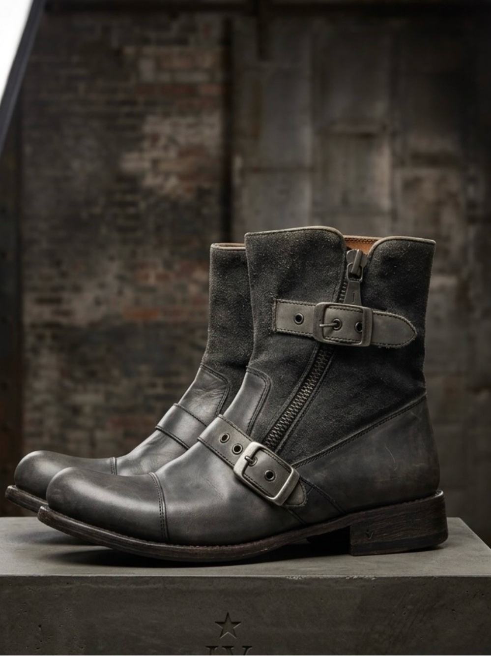 $1498 John Varvatos Collection Engineer Moto Buckle Boot Size 8